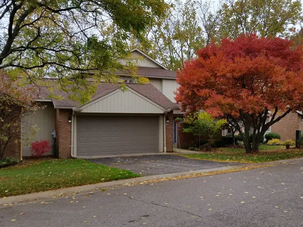 5527 Walnut Cir W #1, West Bloomfield, MI 48322