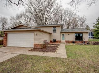 86 S Station Rd, Glen Carbon, IL 62034