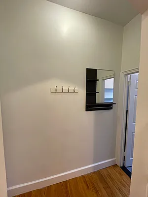 Rented by Metropolitan Realty | media 20