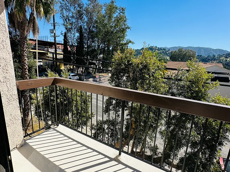 HILLHAVEN APARTMENTS — Photo 8