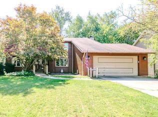 6464 Woodhawk Dr, Mayfield Heights, OH 44124