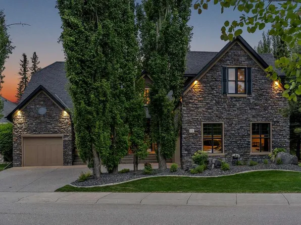 15 N Discovery Valley Cv SW, Calgary, AB T3H 5H3