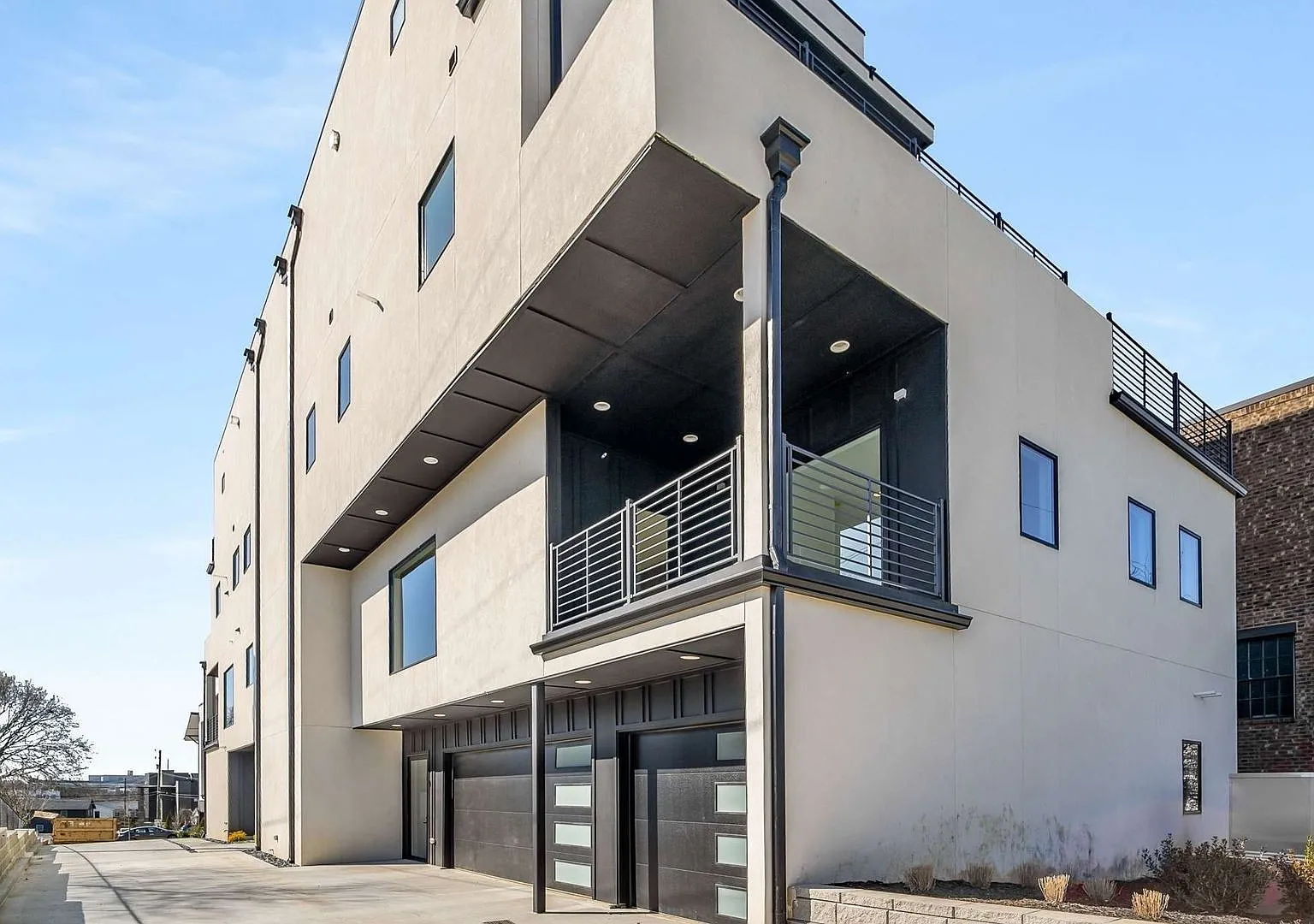 One-Of-A-Kind 4br/3.1ba Four-Story Luxury Residence With Downtown & Midtown Views! — Photo 3