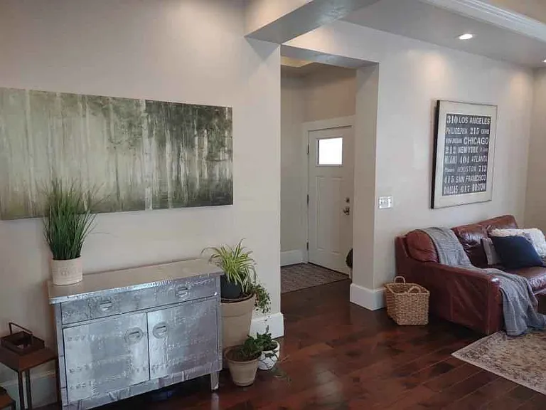 138 E 3rd Ave #A — Photo 3