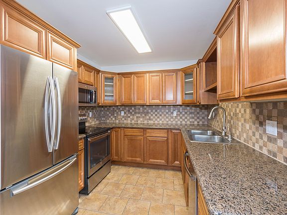 2nd image of 1032 Robinson Ave #303