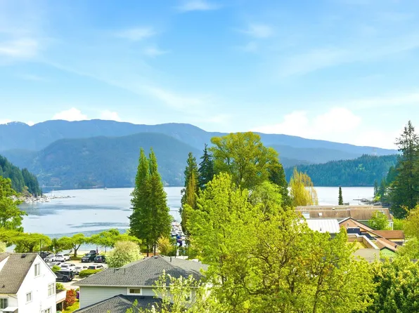 2222 Caledonia Ave, North Vancouver, BC V7G 1T8