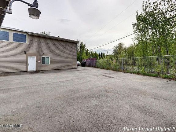 2nd image of 1307 W 38th Pl APT 2