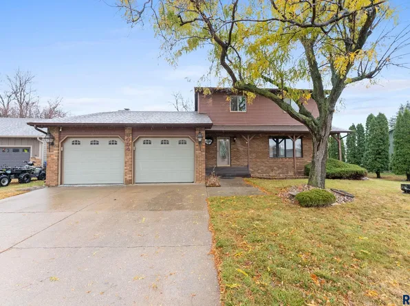 6004 W Tecumseh Ct, Sioux Falls, SD 57106