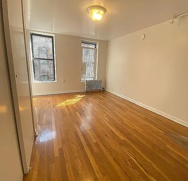 410 W 56th St #5D — Photo 2