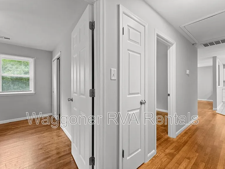 924 Kingsway Rd — Photo 46