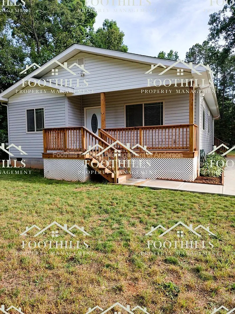 3 bed, 2.0 bath, 1400 sqft, $1,595 — Photo 1