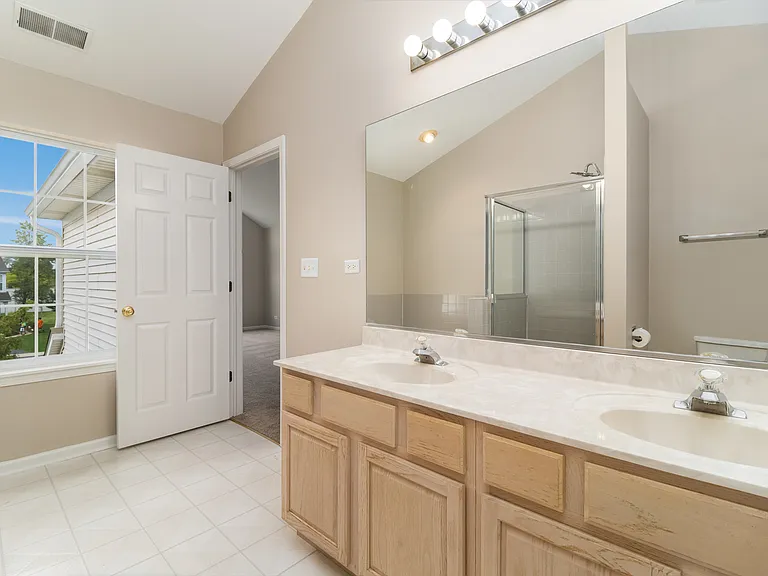 3071 Autumn Lake Dr — Photo 11