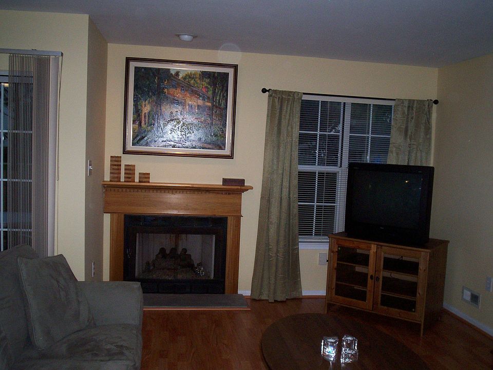 Living Room/Fireplace