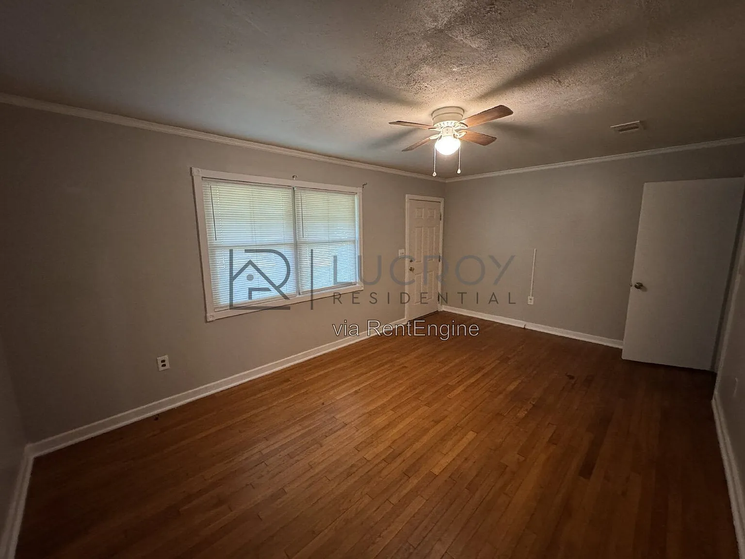 3 bed, 1.0 bath, 1112 sqft, $1,200 — Photo 2