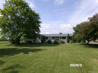 9585 Henderson Rd, Corunna, MI 48817