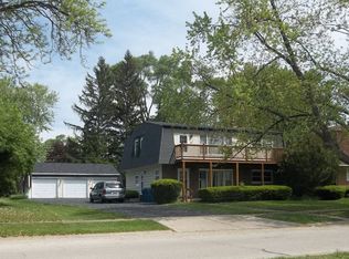 888 Village Quarter Rd, Dundee, IL 60118