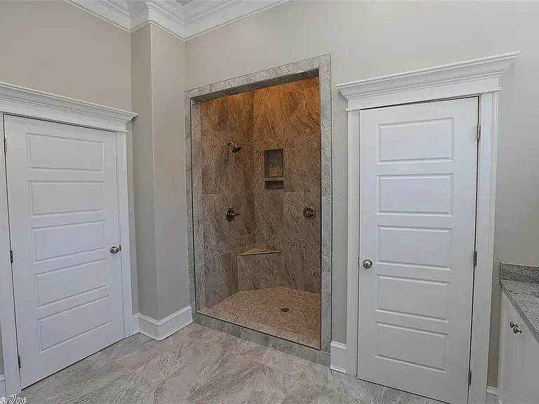 415 N Spruce St — Photo 13