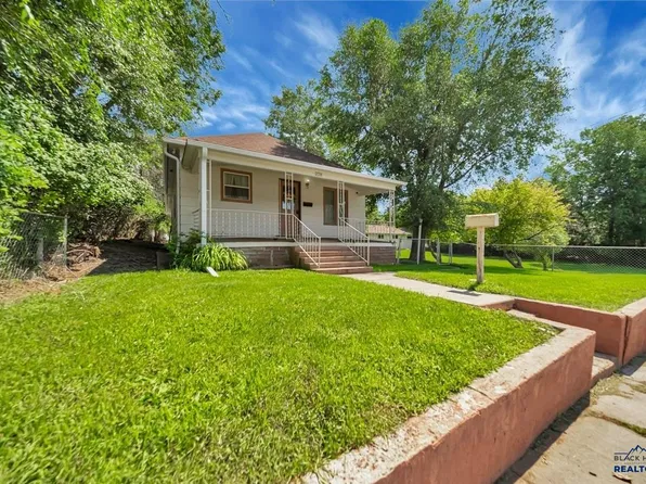 2138 Minnekahta Ave, Hot Springs, SD 57747