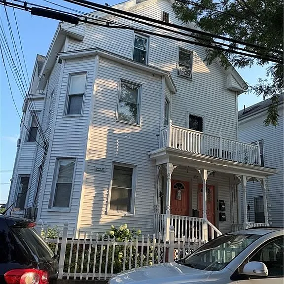 228 Baker St — Photo 1
