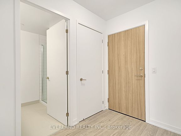 3rd image of 3100 Keele St #420