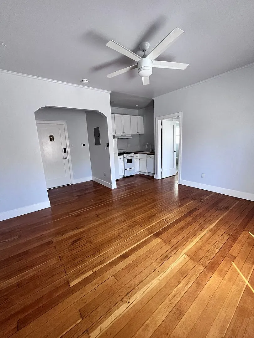 2050 Dracena Dr. — Photo 2