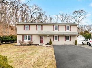 7 Hemlock Dr, East Haven, CT 06513