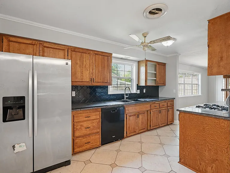3333 Sayles Blvd — Photo 23
