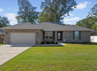 5810 Crestlake Dr, Crestview, FL 32536