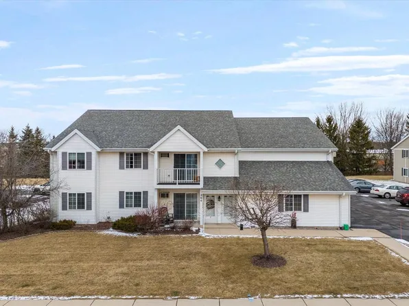 264 Minz Park CIRCLE #3, West Bend, WI 53095