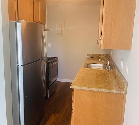 5th image of 1002 N J St #3