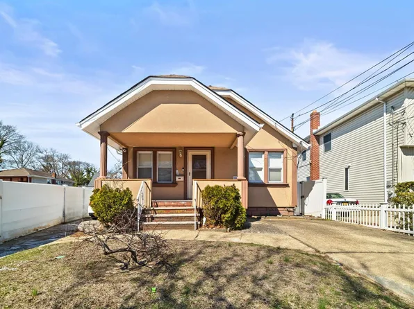 132 S Terrace Place, Valley Stream, NY 11580