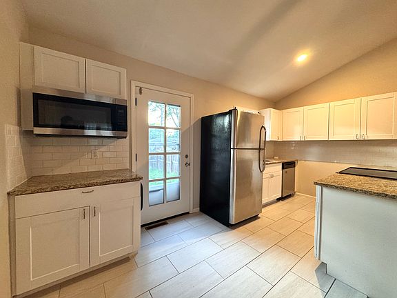 3rd image of 10512 W 73rd St