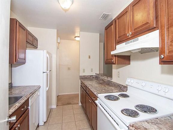 5th image of 2213 SE Short St