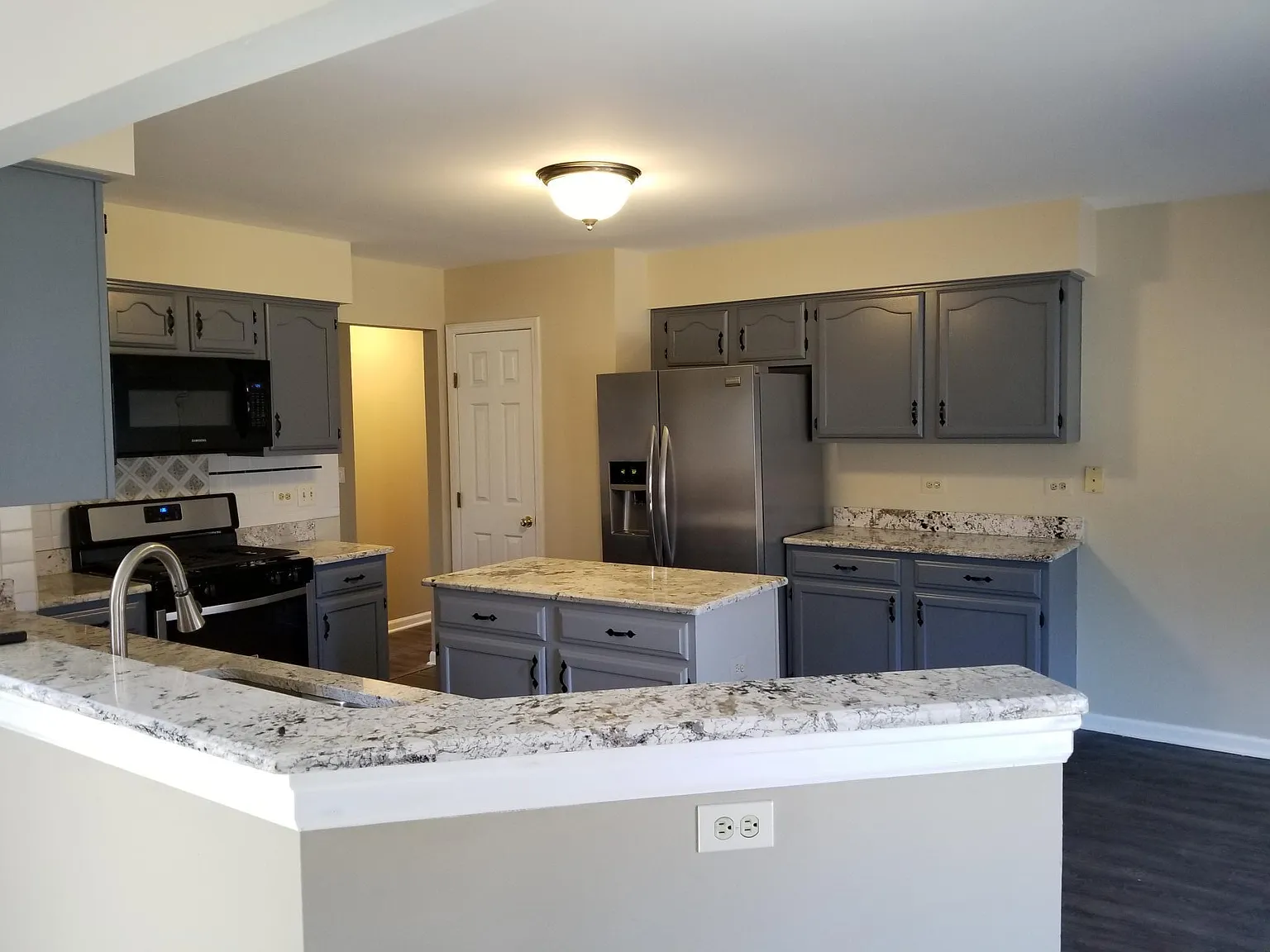 4 bed, 2.5 bath, 2611 sqft, $3,900 — Photo 2