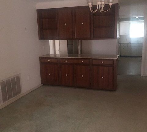 4th image of 1208 W Elm St
