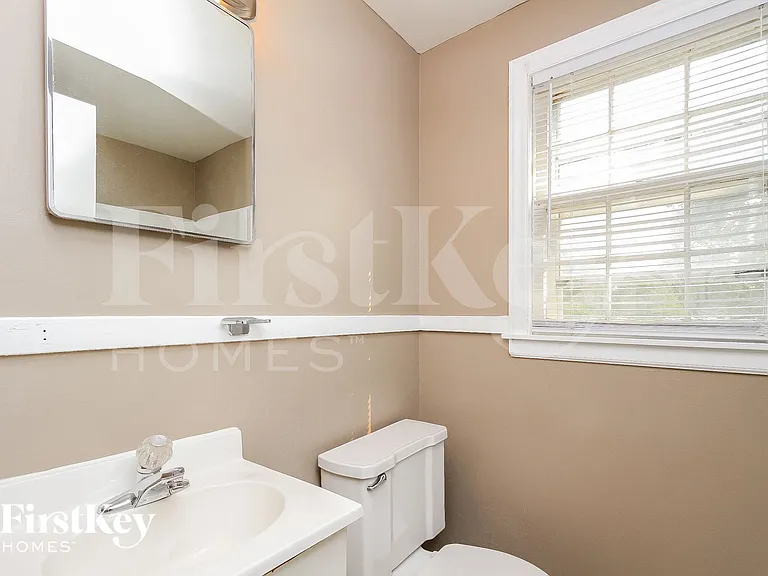 3609 NE 49th Ter — Photo 9
