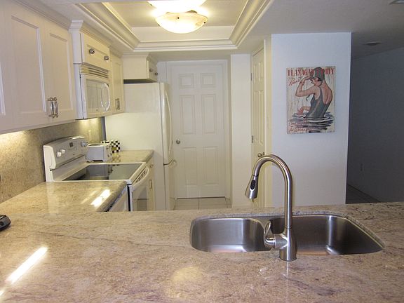 4th image of 7000 Gulf Blvd #103