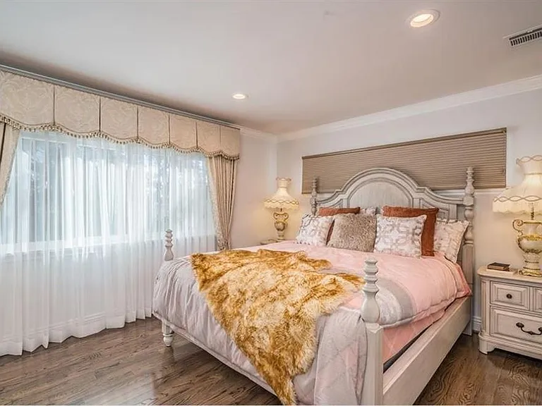 555 Sierra Madre Blvd — Photo 7