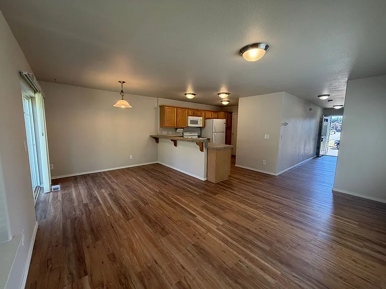 4115 Geranium Loop NE — Photo 4