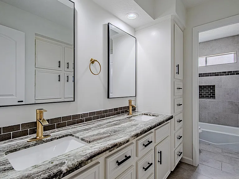3406 Forest Village Dr — Photo 33