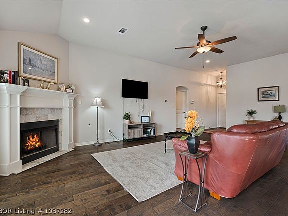 3rd image of 5612 Thomas Rd