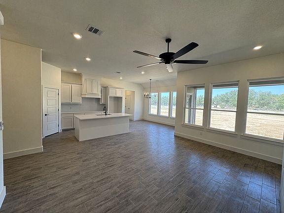 4th image of 1098 Colt Rd