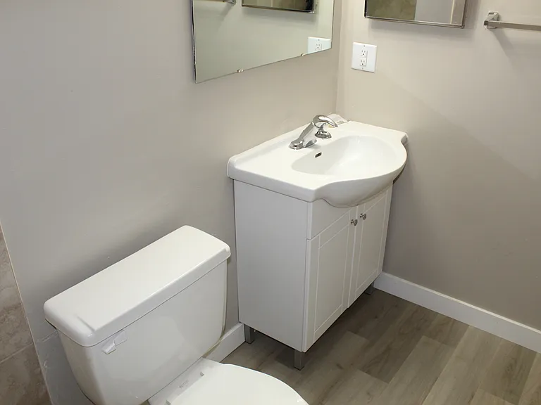 14 Assiniboine Dr — Photo 5