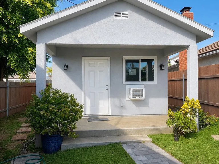1609 W Badillo Adu Bay #ADU — Photo 2
