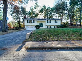 18 Kingswood Dr, Coventry, RI 02816