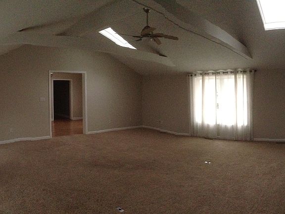 Lrg GR with skylights