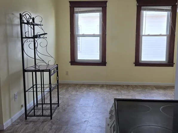 507 Grafton St APT 1, Worcester, MA 01604