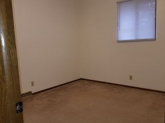 4th image of 619-625 Imperial Ct #625-2