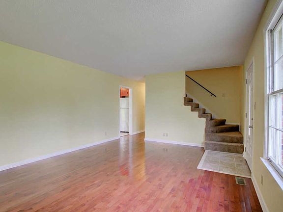 5th image of 508 Helton Dr