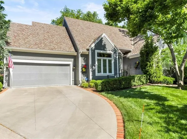 7853 Howe Cir, Prairie Village, KS 66208